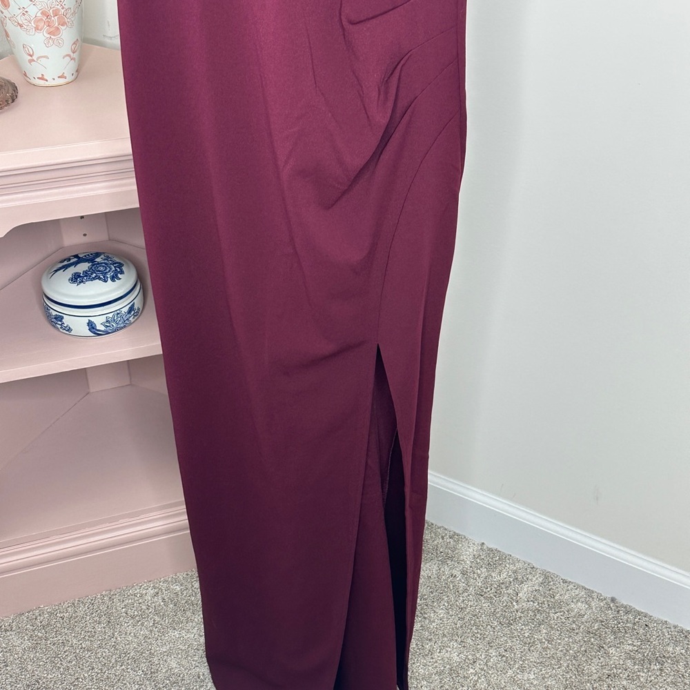 Chic Backless Burgundy Dress MEDIUM - Picture 3 of 7